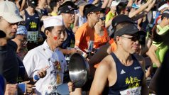 Čínští běžci během půlmaratonu (ilustrační foto)