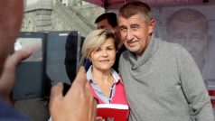 Andrej Babiš se fotí s příznivci