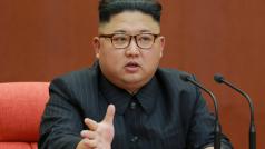 Severokorejský vůdce Kim Čong-un během zasedání druhého pléna Ústředního výboru Korejské strany práce.