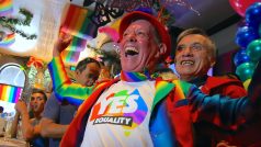 Australané oslavují výsledky referenda o sňatcích homosexuálů