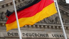 Německá vlajka, německý parlament Bundestag (ilustrační foto)