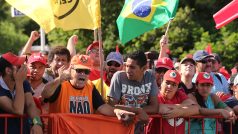 V ulicích města jsou tisíce Lulových příznivců a demonstrace se očekávají i v jiných městech země.