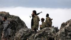 Syrští bojovníci podporovaní Tureckem u Afrínu