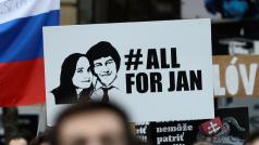 #AllForJan – heslo na jednom z transparentů během demonstrací po Kuciakově vraždě v Bratislavě.