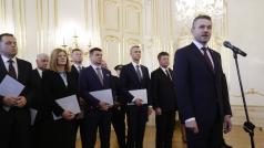 Slovenský premiér Peter Pellegrini a ministři jeho vlády při jmenování