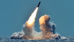 Test balistické rakety Trident II D5, která byla vypuštěna z americké ponorky USS Nebraska (ilustrační snímek)