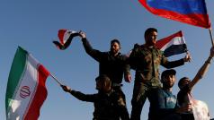Stoupenci syrské vlády protestovali v Damašku proti americkému útoku. Objevily se syrské i ruské vlajky