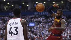 LeBron James v prvním zápase Clevelandu na palubovce Toronta