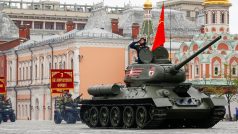 Tank T-34 na přehlídce v Moskvě