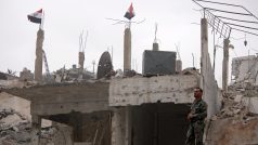 Voják syrské armády na předměstí Damašku