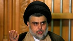 Vítěz iráckých voleb: šíitský duchovní Muktada Sadr.