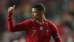 Cristiano Ronaldo v dresu Portugalska.