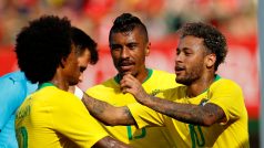 Brazilští fotbalisté při posledním přípravném zápase proti Rakousku, zcela vpravo hlavní hvězda Neymar