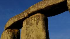 Stonehenge se nachází v Jižní Anglii na Salisburské pláni asi 13 km severně od městečka Salisbury.