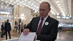 Ruský prezident Vladimir Putin volí v zářijových moskevských volbách