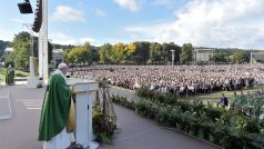 Papež František slouží mši v litevském Kaunasu