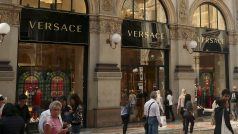Obchod Versace v Galerii Viktora Emanuela II. v Miláně.