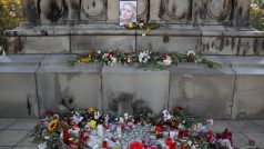 Svíčky a květiny ve městě Ruse na památku zavražděné  novinářky Viktorie Marinovové