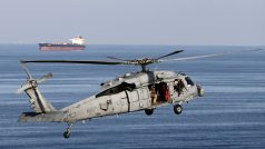 Vrtulník loď tanker hormuzský průliv perský záliv usa spojene státy armada