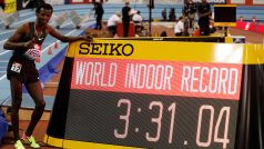 Etiopan Samuel Tefera se svým halovým světovým rekordem