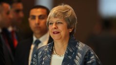 Britská premiérka Theresa Mayová po příletu na summit Evropské unie a Ligy arabských států v Egyptě