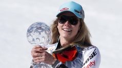 Mikaela Shiffrinová se svým čtvrtým křišťálovým glóbem