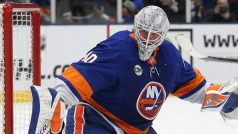 Brankář Robin Lehner z New York Islanders