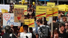 V Berlíně i dalších městech Německa protestují proti růstu nájmů. Fotografie z Berlína