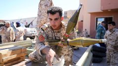 Vládní jednotky bránící hlavní město Tripolis před ofenzivou Libyjské národní armády