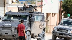 Při tažení samozvané Libyjské národní armády na Tripolis bylo zatčeno více než 190 příslušníků východolibyjských sil