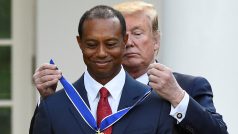 Americký prezident Donald Trump předal nejvyšší civilní USA vyznamenání golfistovi Tigeru Woodsovi