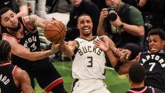 George Hill proti přesile Raptors