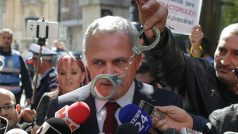 Předseda vládnoucí strany Liviu Dragnea musí nastoupit do vězení za podvody při volbách. Verdikt z roku 2016 mu v květnu 209 potvrdil soud.