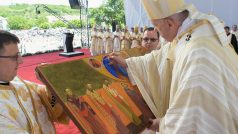 Papež František při mši v Rumunském městě Blaj.