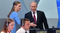 Kreml ve čtvrtek pořádá každoroční Přímou linku s prezidentem. Vladimír Putin v přímém přenosu odpovídá na dotazy, stížnosti a prosby obyvatel z celého Ruska