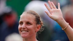 Karolína Plíšková po vítězném zápase druhého kola na trunaji v Eastbourne