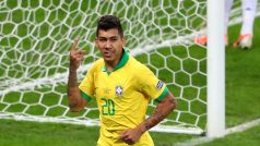 Roberto Firmino slaví svůj gól do sítě Argentiny