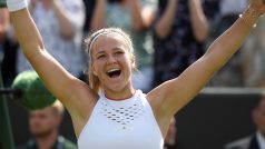 Karolína Muchová se raduje z postupu do čtvrtfinále Wimbledonu