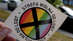 Nálepka propagující „zóny bez LGBT“