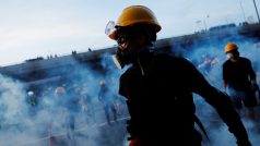 Střety demonstrantů s policií v Hongkongu