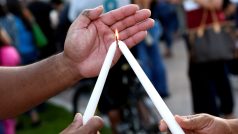 Pieta za oběti střelby na gastronomickém festivalu ve městě Gilroy v Kalifornii