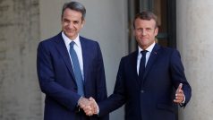 Řecký premiér Kyriakos Mitsotakis a francouzský prezident Emmanuel Macron