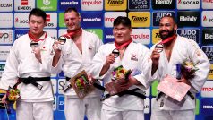 Medailisté váhové kategorie nad 100 kilogramů na mistrovství světa v Tokiu
