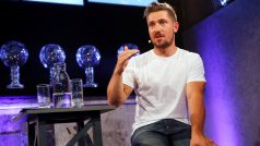 Sjezdař Marcel Hirscher oznámil na tiskové konferenci, kterou přenášela v hlavním vysílacím čase živě rakouská televize, konec kariéry.