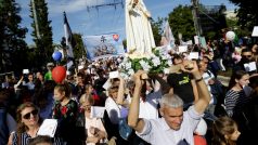 Na pětimilionovém Slovensku, kde se většina lidí hlásí ke katolické víře, mohou v současnosti ženy požádat o interrupci do 12. týdne těhotenství.