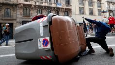 Ve dne se akce konaly v klidu, i když za přítomnosti velkého počtu policistů.