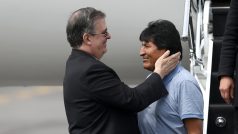 Bolivijský exprezident Morales přiletěl do Mexika, jež mu udělilo azyl a kde ho uvítal místní ministr zahraničí.