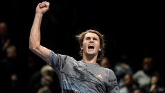 Alexander Zverev se raduje z postupu do semifinále Turnaje mistrů