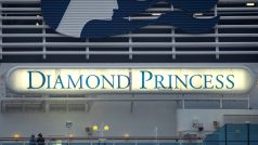 Výletní lodi Diamond Princess, která už dva týdny kotví v japonském přístavu Jokohama