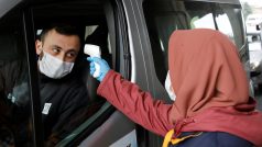 Kontroly kvůli koronaviru v Istanbulu